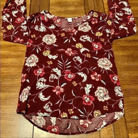 𝅺OLD Navy Floral Top - Lightweight - Picture 1 of 5
